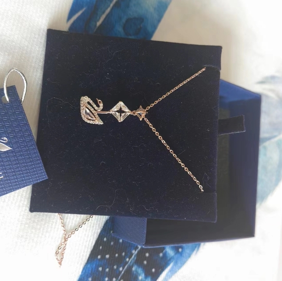 Swarovski lady necklace